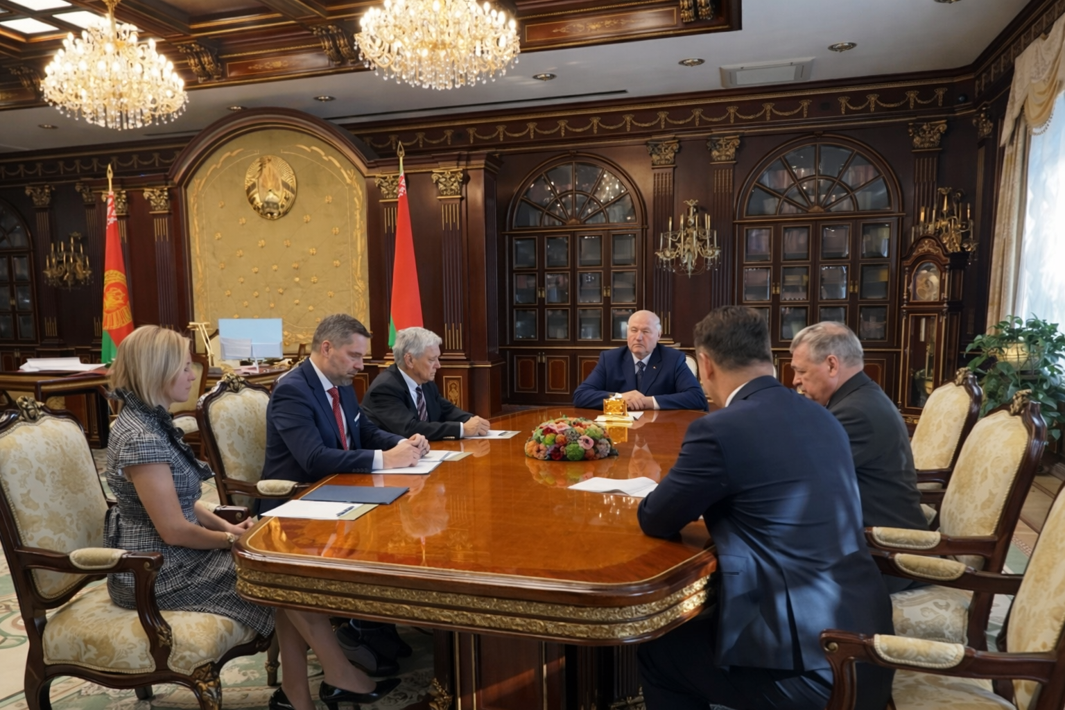 Реванш Минска: как Лукашенко и Трамп договариваются о визите и снятии санкций