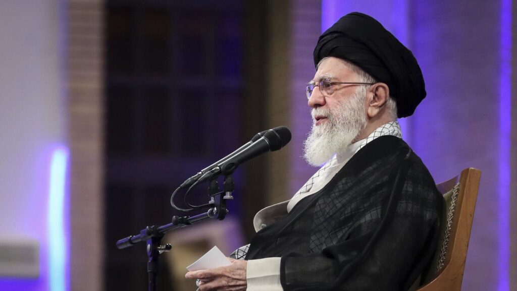 Лукашенко отреагировал на гибель Хаменеи и обратился к президенту Ирана