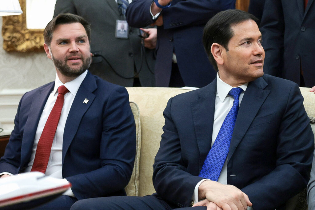 Трамп выбирает сторону: конфликт вокруг Ирана расколол его команду