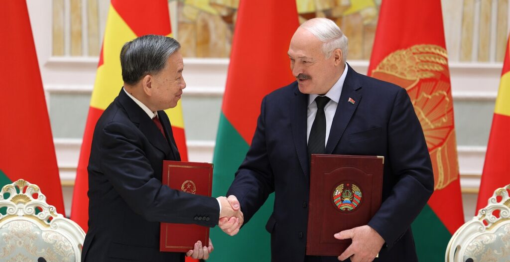 Лукашенко решил отправить гуманитарную помощь во Вьетнам