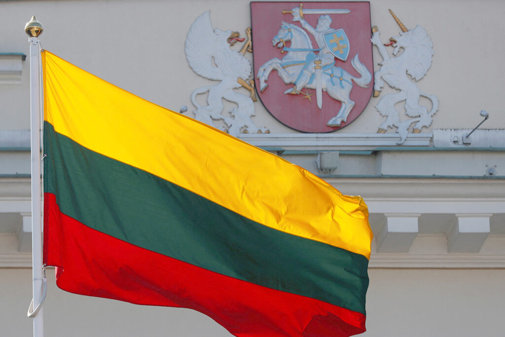 Топливо бьет по кошелькам: жители Литвы массово отказываются от авто