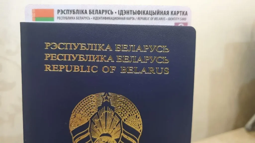 Лукашенко дал гражданство более 200 иностранцам: среди них украинцы и турки
