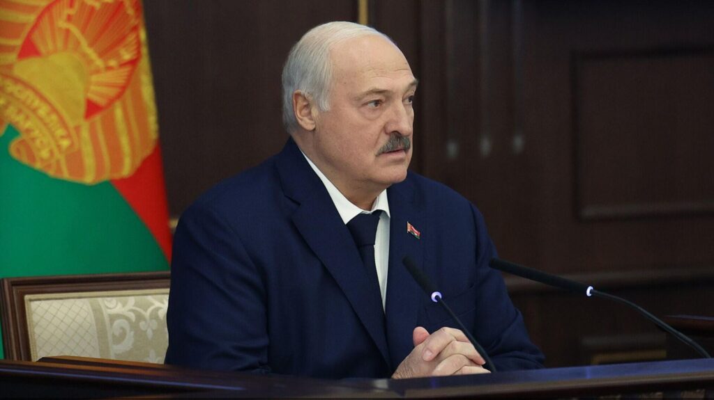 Лукашенко ответил на контакты Киева с беглыми: «Шантажом меня не напугать»