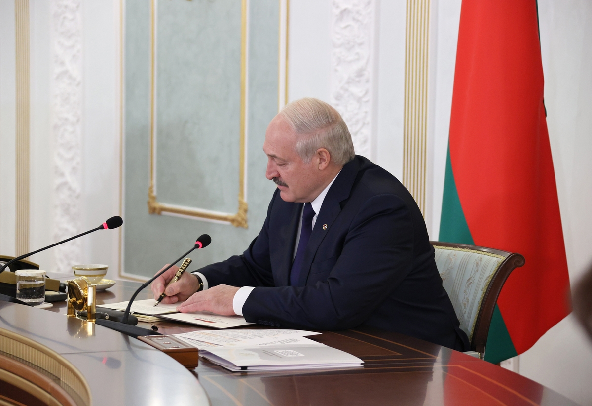 Кадровый день: Лукашенко обновил состав руководства в Минпроме и Минтрансе