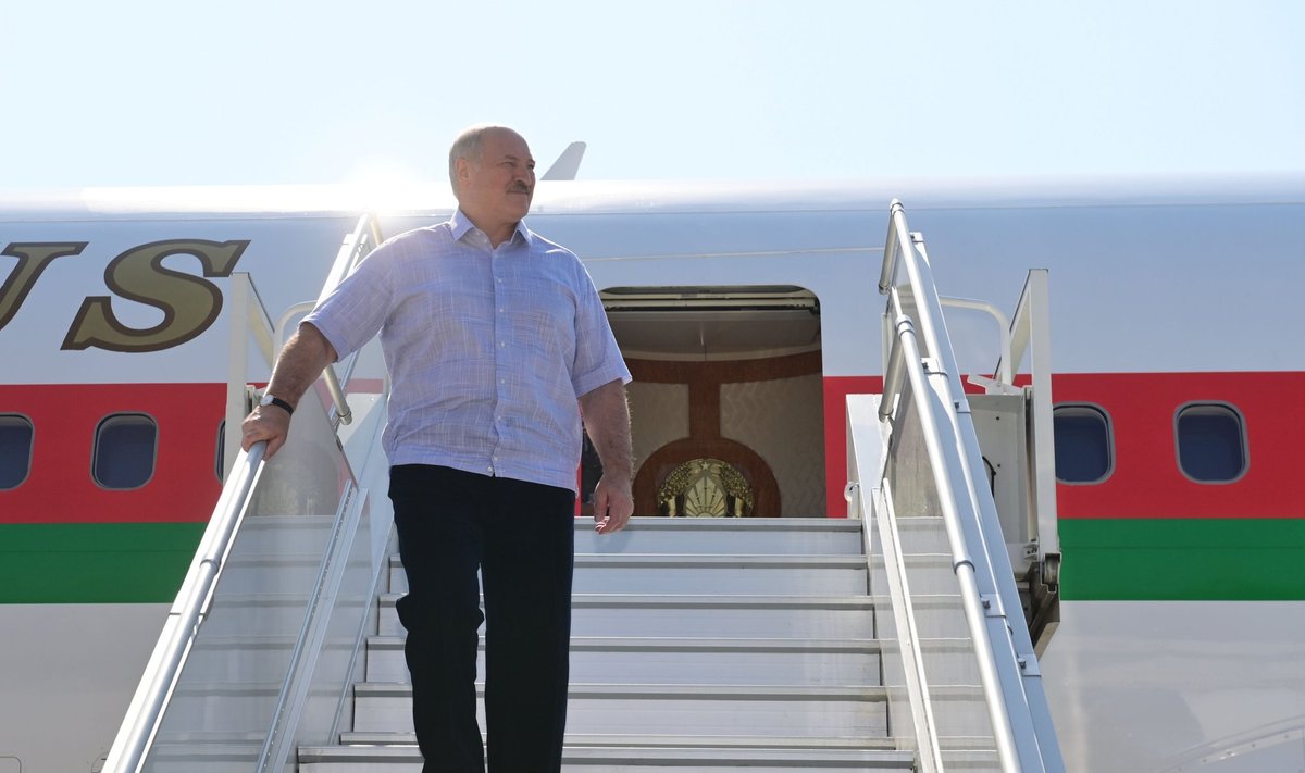 Лукашенко совершит длительную командировку за рубеж и встретится с Путиным