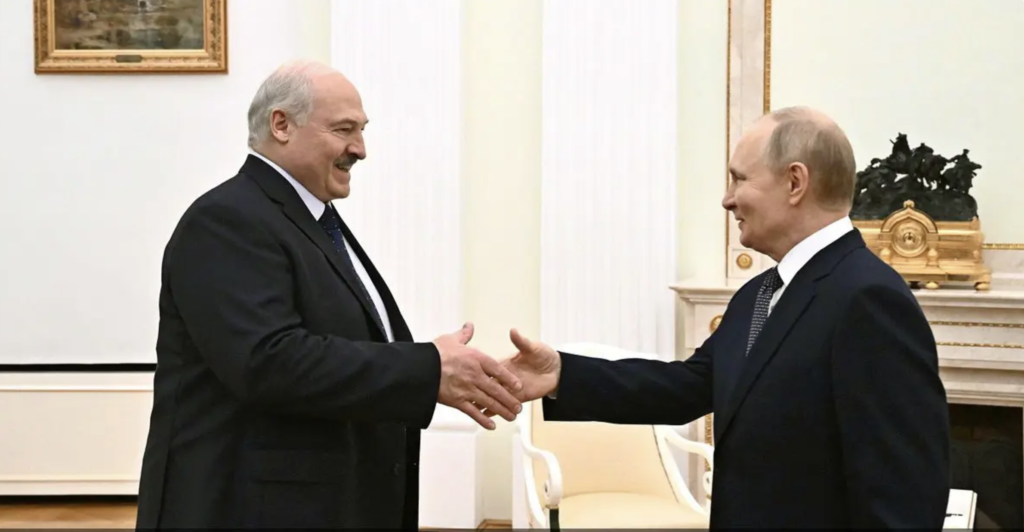 Лукашенко поздравил Путина и назвал Россию мировой державой