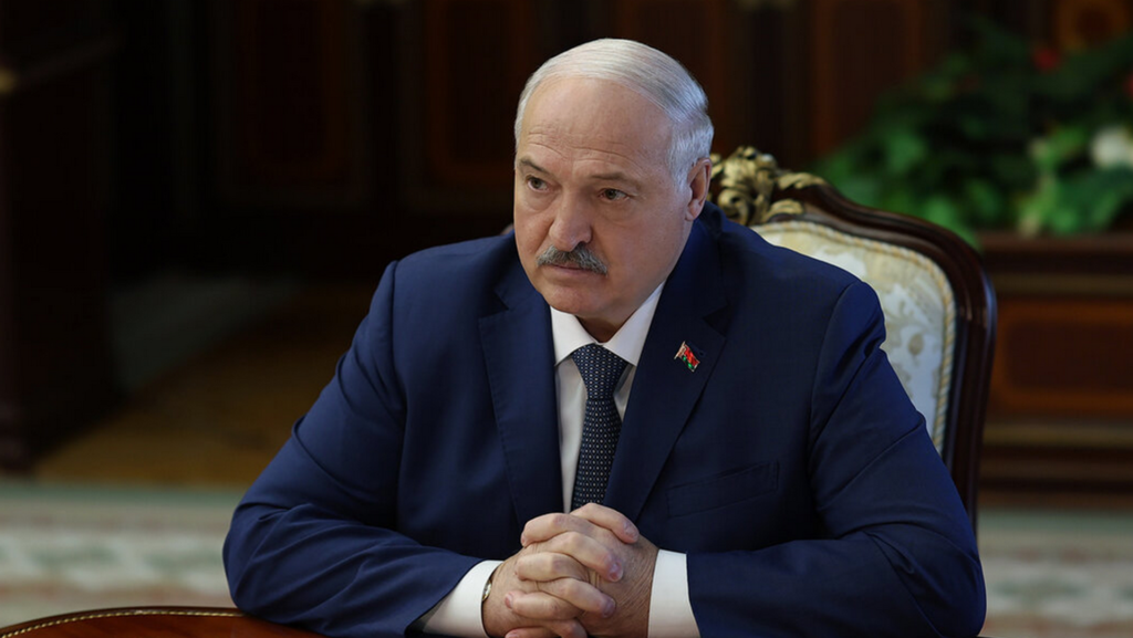 Лукашенко заявил, что «партия войны» пытается затянуть конфликт на Украине