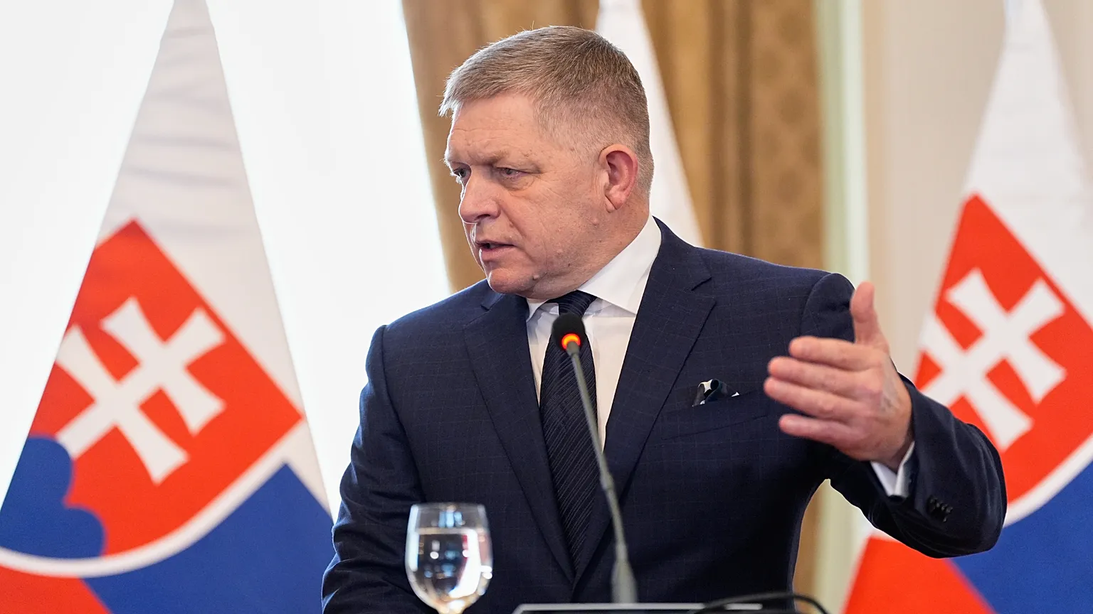 Фицо: Словакия "не была и не будет" в "коалиции желающих"