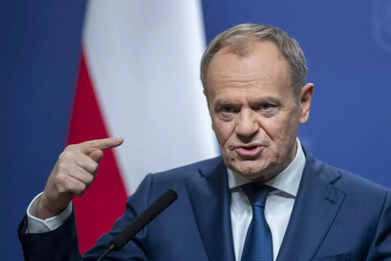 Туск призвал украинцев к отрезвлению и сдерживанию излишних эмоций