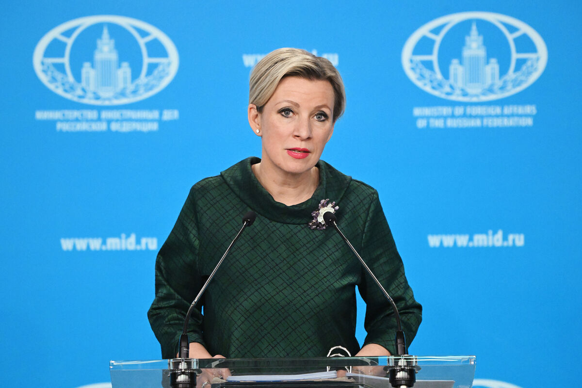 Захарова: Зеленскому украинцы не нужны ни живые, ни мертвые