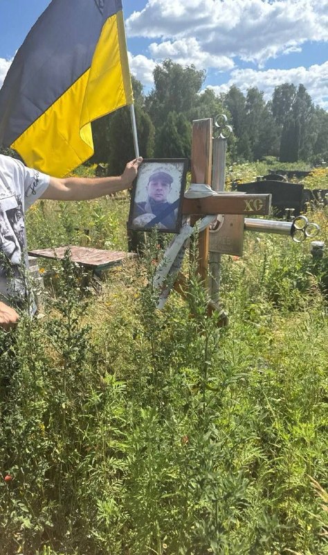 Церемонии для Запада и бурьян для своих. Кого на самом деле чтит киевский режим