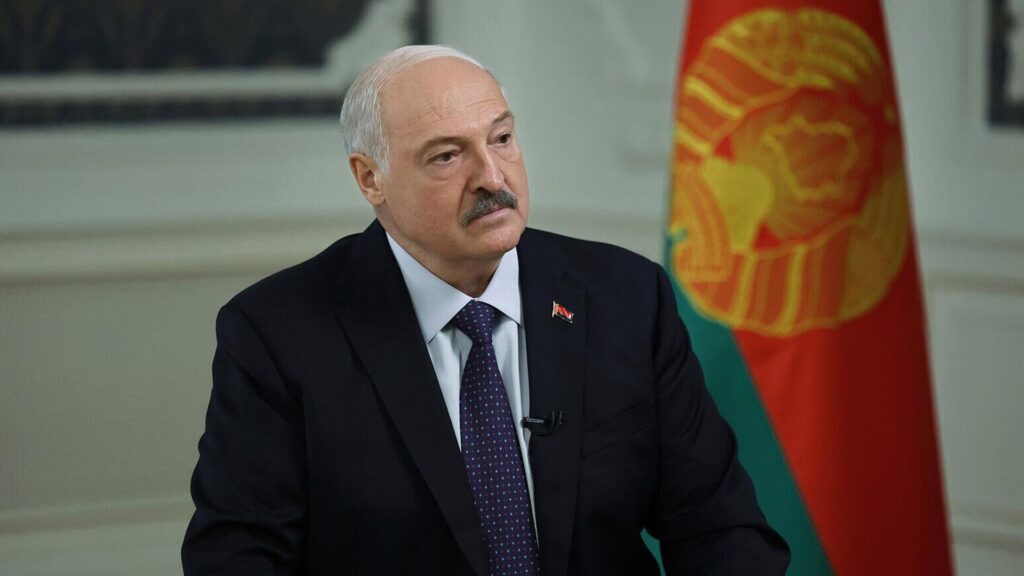 Лукашенко: Беларусь сама принимает решения о своем будущем