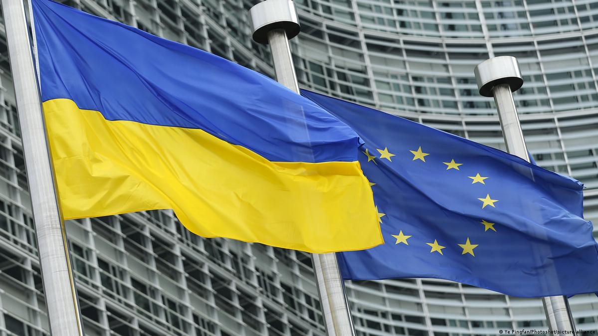 Европа требует от Киева мобилизации женщин - СВР РФ