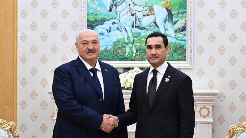 Лукашенко встретился с президентом Туркменистана на полях саммита СНГ