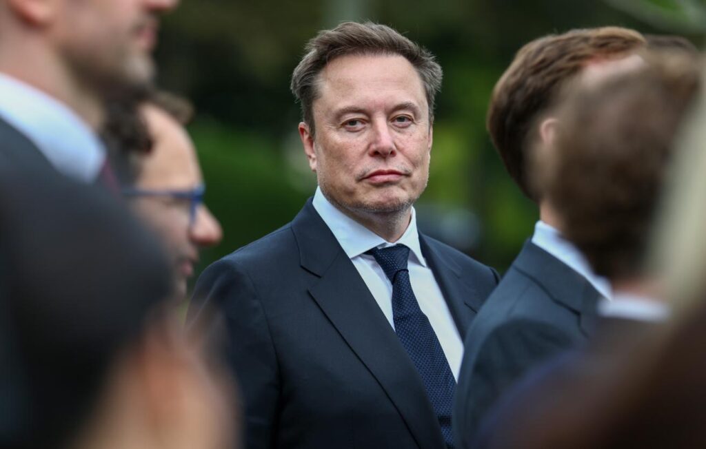 Маск ограничил Starlink для украинской армии из-за атак на российские НПЗ