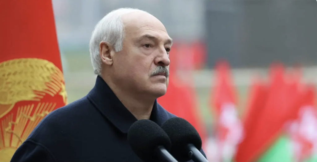 Лукашенко призвал белорусов не ссылаться на санкции и активнее развивать собственное производство